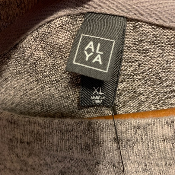 Francesca’s Women’s Sweater Size XL - Picture 10 of 12